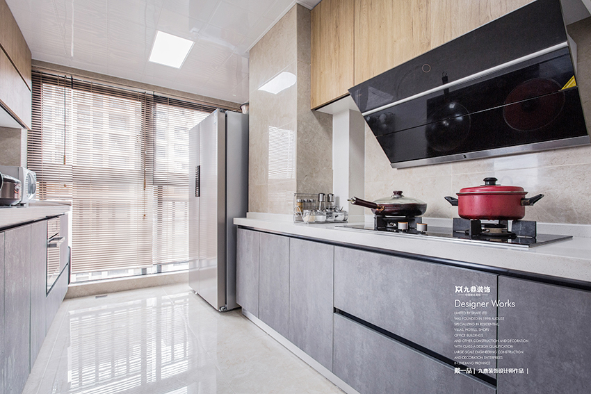 新房装修贴瓷砖多少钱一平米？看看贴瓷砖工人是怎么说的！